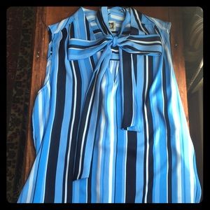 Sleeveless bow tie blouse